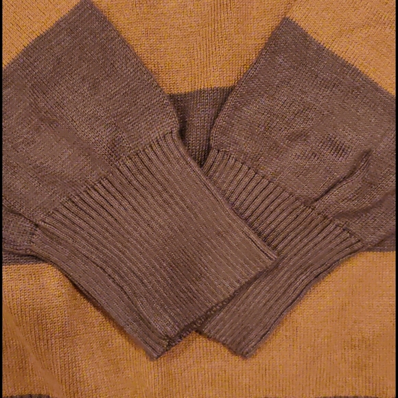 Sweater - Picture 3 of 3